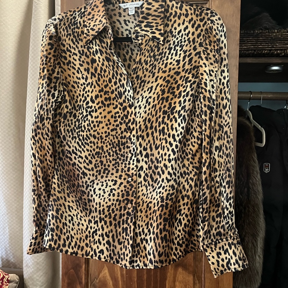 St. John Silk blouse Excellent preowned condition. SEE PHOTOS